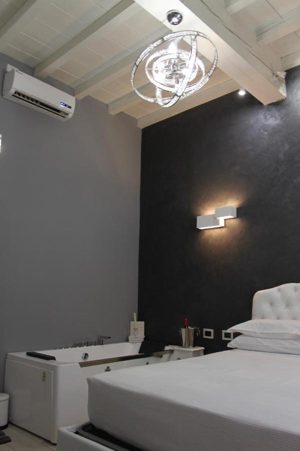 Jacuzzi Apartament By Parmacentro B&B Exteriér fotografie