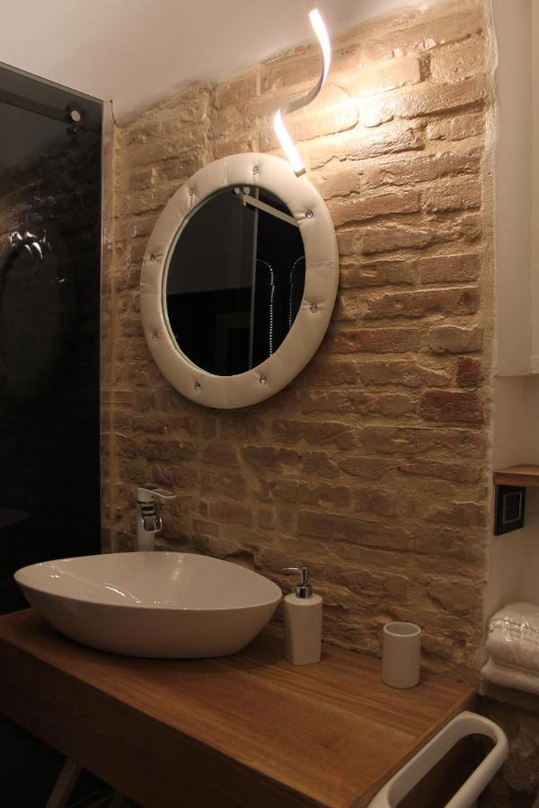 Jacuzzi Apartament By Parmacentro B&B Exteriér fotografie