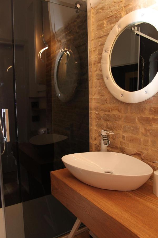 Jacuzzi Apartament By Parmacentro B&B Exteriér fotografie